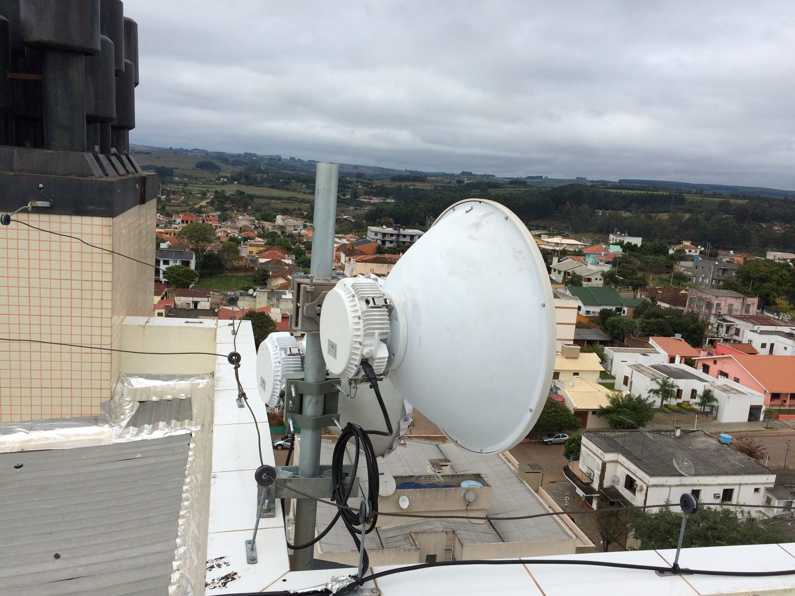 Enlaces de Rádio — incluindo case de 96 km